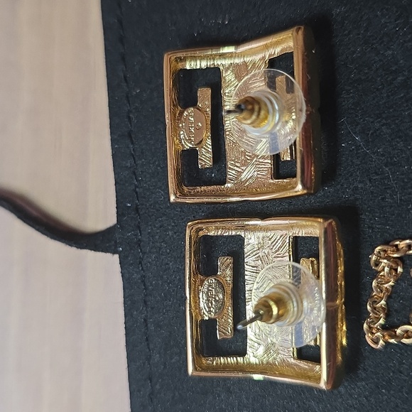 Givenchy Earings With Neckless - Picture 2 of 3